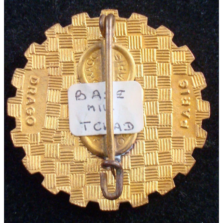 Insigne de la Base Militaire du Tchad de Koufra Drago Paris en émail