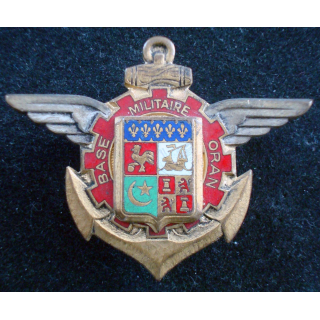Insigne de la Base Militaire d'Oran Drago Paris H. 704 en émail