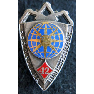 42° RI : Insigne métallique du 42° régiment d'infanterie de fabrication Drago Paris dos guilloché