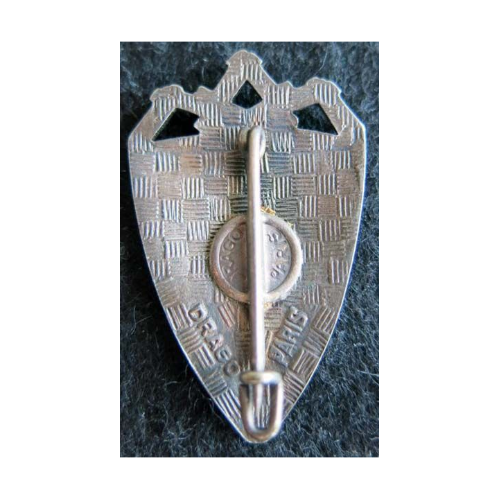 42° RI : Insigne métallique du 42° régiment d'infanterie de fabrication Drago Paris dos guilloché