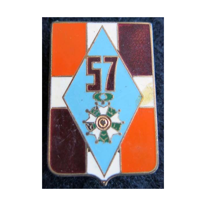 57° RI : insigne métallique du 57° régiment d''infanterie Drago Paris G. 2091 émail