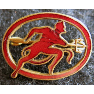 152° RI : Insigne métallique du 152° régiment d'infanterie  27 x 21 mm ajouré en émail