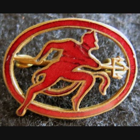 152° régiment d'infanterie 27 x 21 mm en émail diable rouge