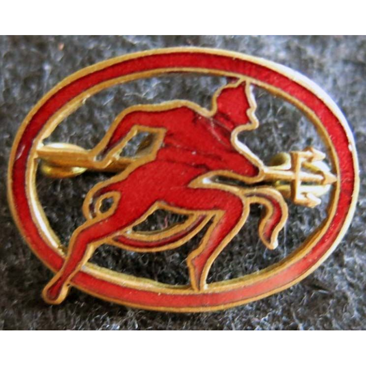 152° RI : Insigne métallique du 152° régiment d'infanterie  27 x 21 mm ajouré en émail