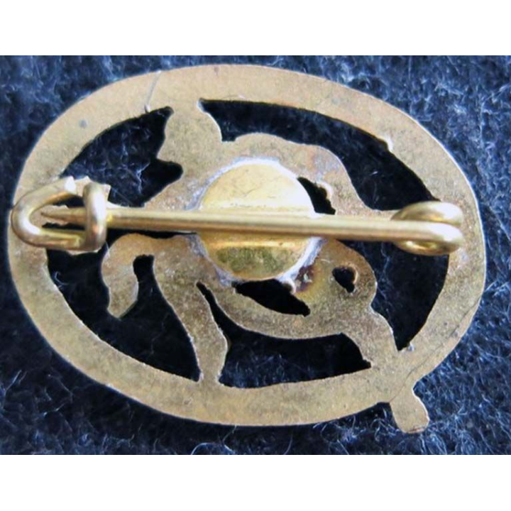 152° RI : Insigne métallique du 152° régiment d'infanterie  27 x 21 mm ajouré en émail