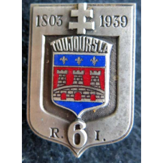 6° RI : Insigne métallique du 6° régiment d'infanterie de fabrication Fraisse Demey Déposé en émail dos lisse embouti