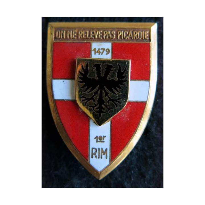 1° RI: insigne métallique du 1° régiment d''infanterie de fabrication Arthus Bertrand Paris émail