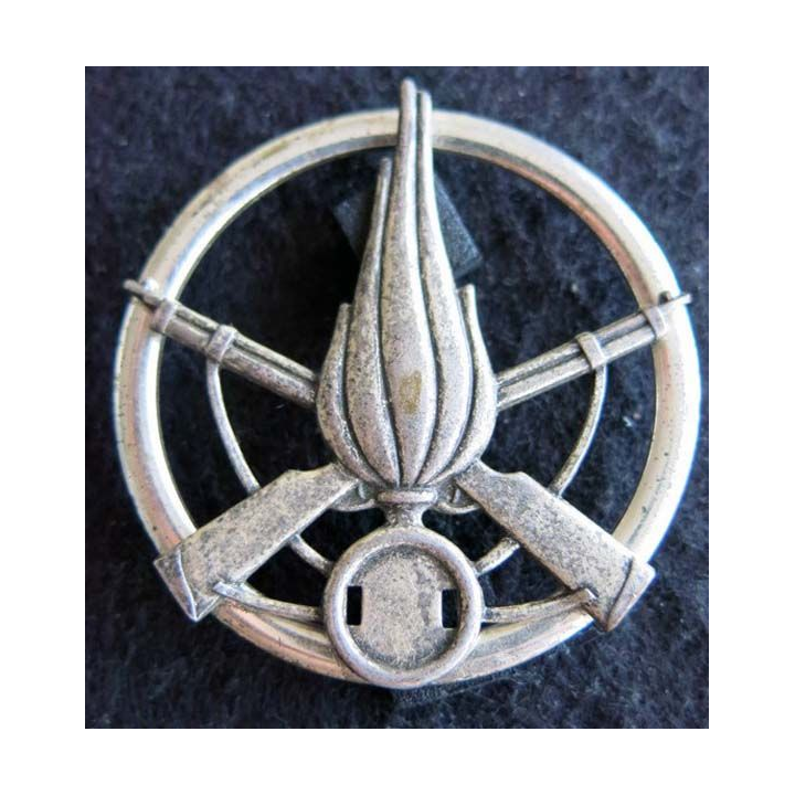 INFANTERIE : Insigne béret régiment d'infanterie 5,6 cm argenté