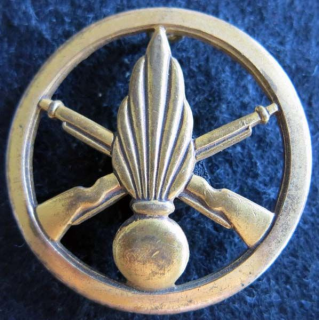INFANTERIE : Insigne béret infanterie de fabrication Béraudy Vaure 4,4 cm