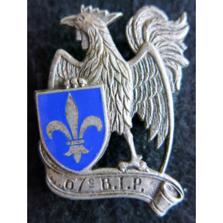 67° BIP : insigne métallique du 67° bataillon d’infanterie portée de fabrication OFSI Paris émail