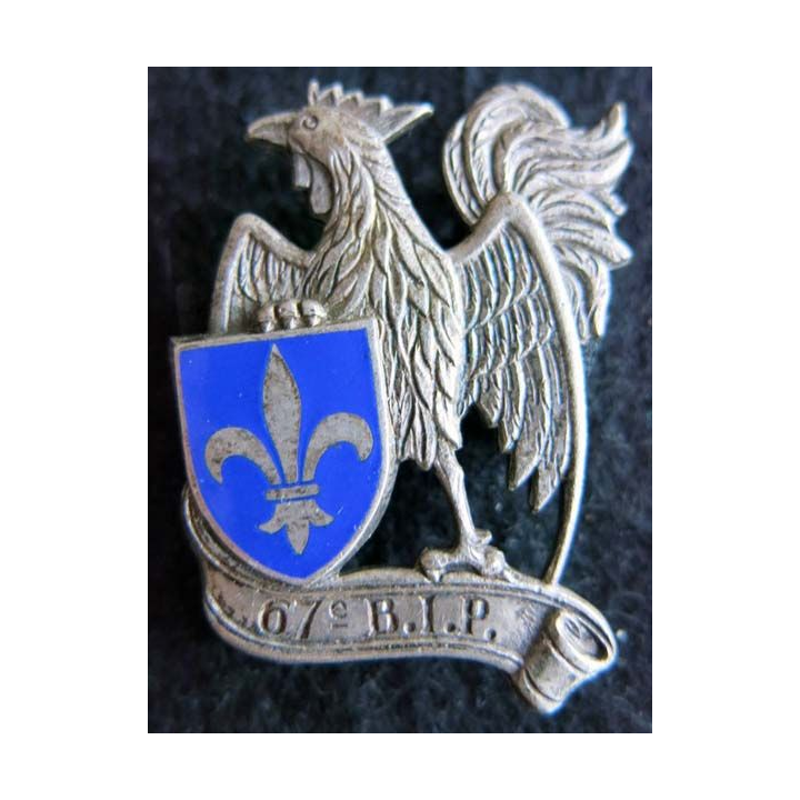 67° BIP : insigne métallique du 67° bataillon d’infanterie portée de fabrication OFSI Paris émail