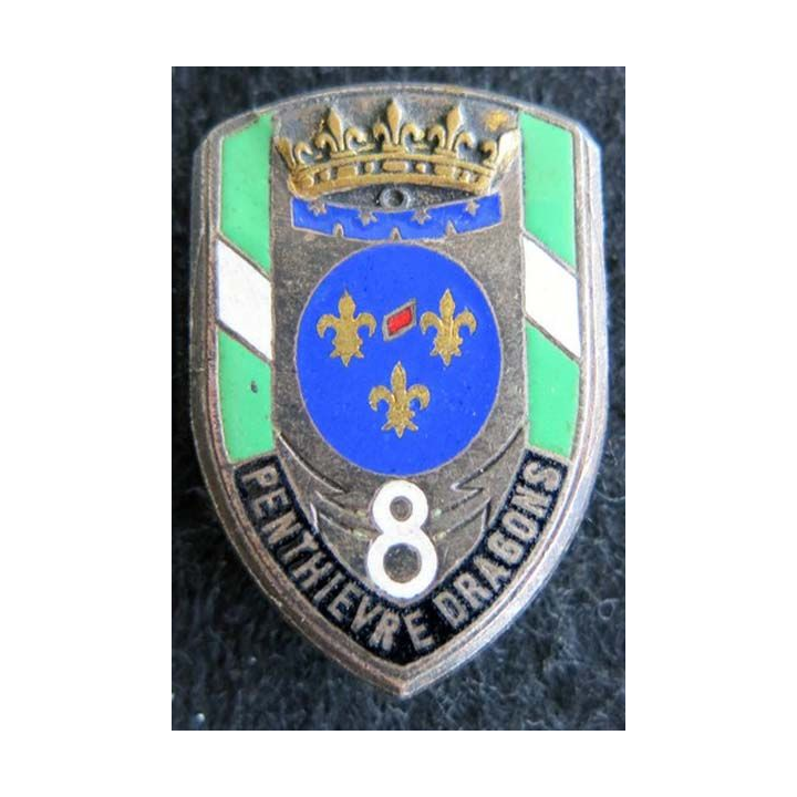 8° RD : insigne métallique du 8° régiment de dragons de fabrication Drago H. 172 en émail bandes blanches