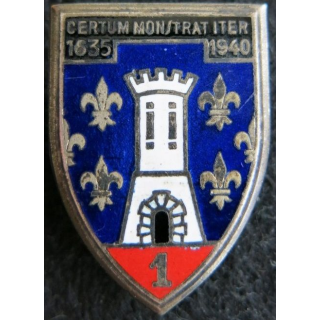 1° RC : insigne métallique du 1° régiment de cuirassiers de fabrication Drago Paris en émail