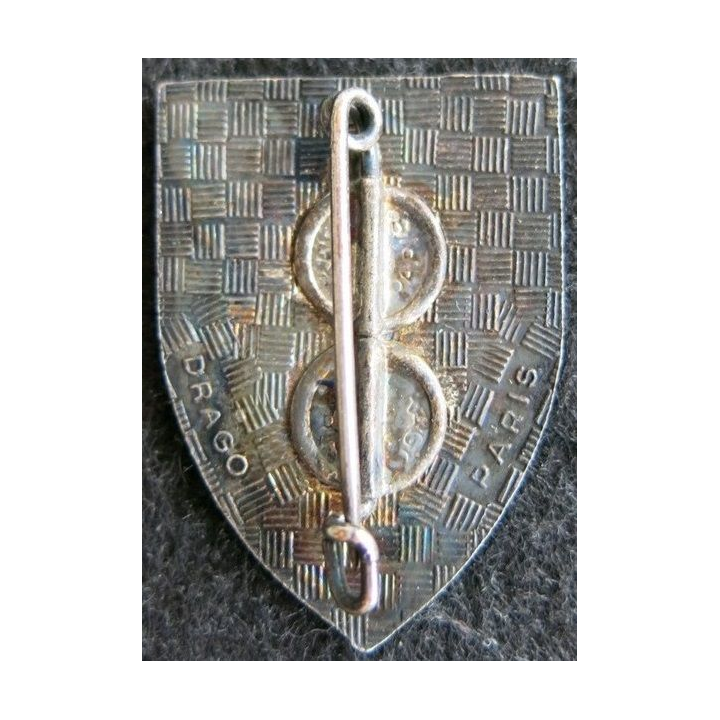 1° RC : insigne métallique du 1° régiment de cuirassiers de fabrication Drago Paris en émail