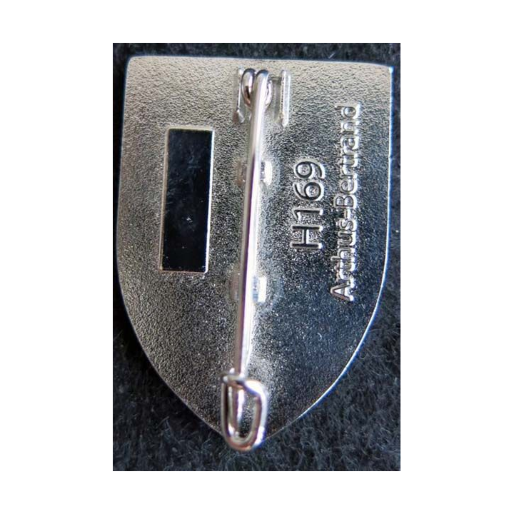 12° RC : insigne métallique du 12° régiment de cuirassiers de fabrication Arthus Bertrand H. 169