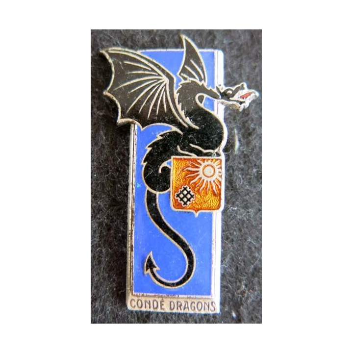 2° RD : insigne métallique du 2° régiment de dragons de fabrication Drago Paris H. 171 en émail