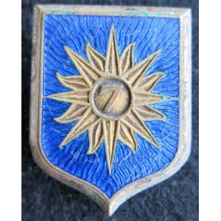 7° RC : insigne métallique du 7° régiment de cuirassiers de fabrication Drago Paris G. 885 en émail