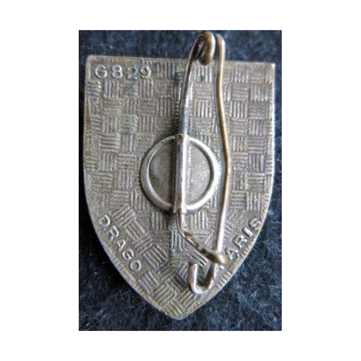 6° RC : insigne métallique du 6° régiment de cuirassiers de fabrication Drago Paris G. 829 en émail