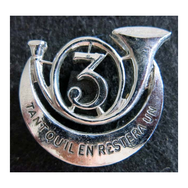 3° RCA : insigne métallique du 3° régiment de chasseurs d'Afrique  Drago H. 156 devise gravée chromé