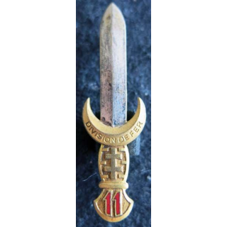 11° DI : insigne métallique de la 11° division d’infanterie "division de fer" Drago G. 1152 en émail
