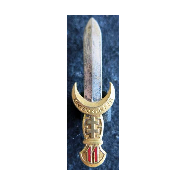 11° DI : insigne métallique de la 11° division d’infanterie "division de fer" Drago G. 1152 en émail