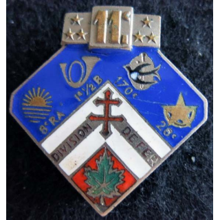11° DI : Insigne métallique de la 11° division d’infanterie "division de fer" 1939-1940 Arthus Bertrand Paris Déposé en émail