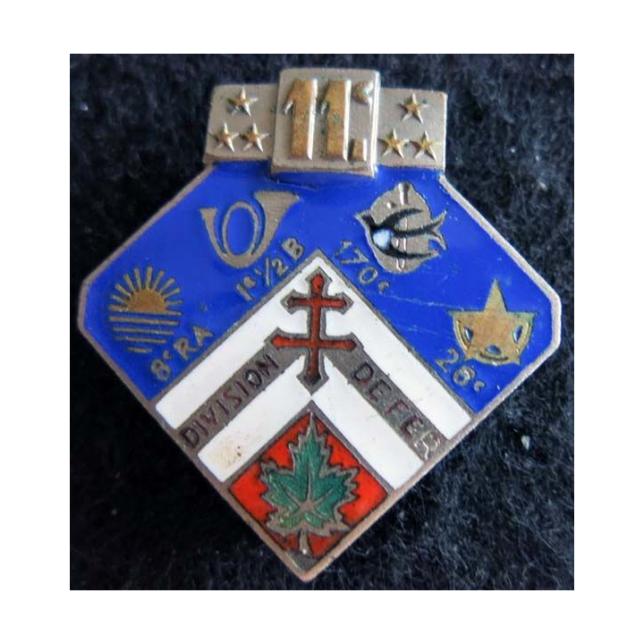 11° DI : Insigne métallique de la 11° division d’infanterie "division de fer" 1939-1940 Arthus Bertrand Paris Déposé en émail