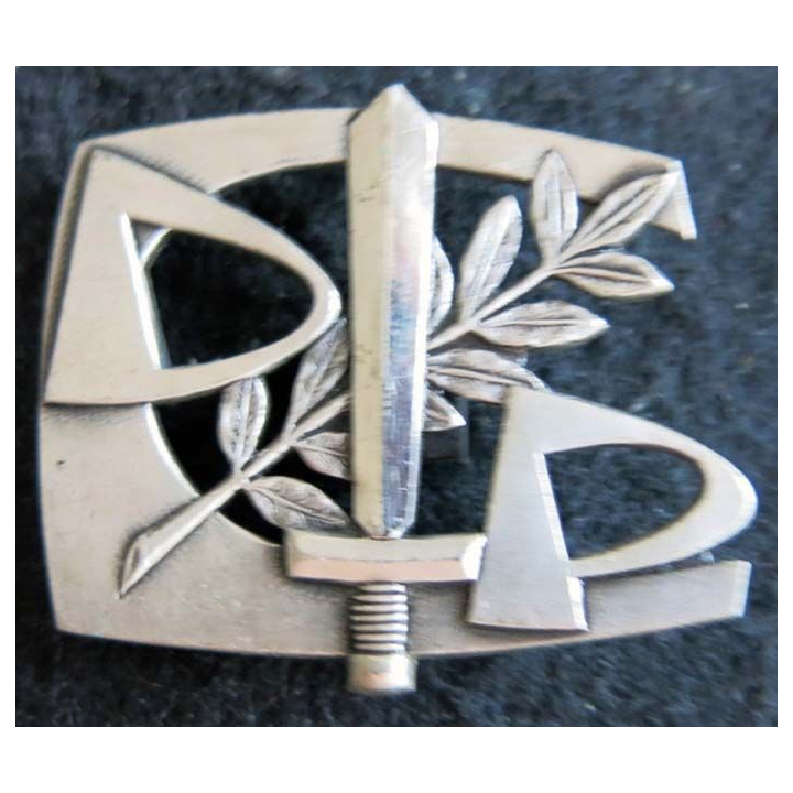 CDP : Insigne de béret de la compagnie diffusion production Drago Paris G. 1644 lettre P ajouré