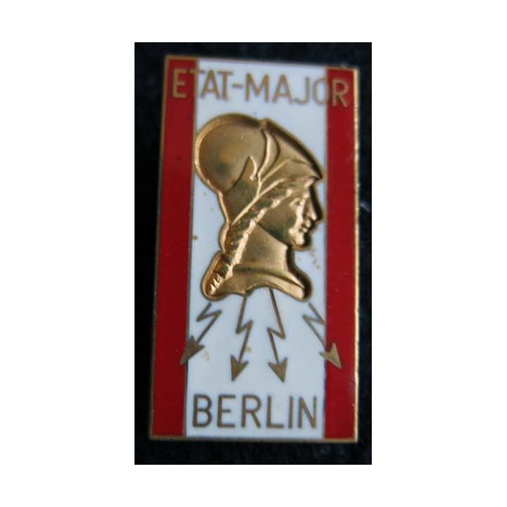 EM BERLIN : insigne de l'état major des forces françaises à Berlin A.B Paris G. 2957