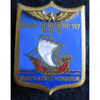 BA 117 : insigne métallique de la base aérienne 117 de Paris Drago Paris éclat d'émail