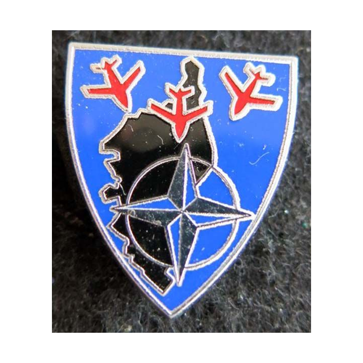 BA 126 : insigne métallique de la base aérienne 126 de Solenzara en Corse de fabrication Delsart  Sens A. 869