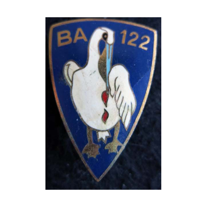 BA 122 : insigne métallique de la base aérienne 122 de fabrication Arémail Paris en émail
