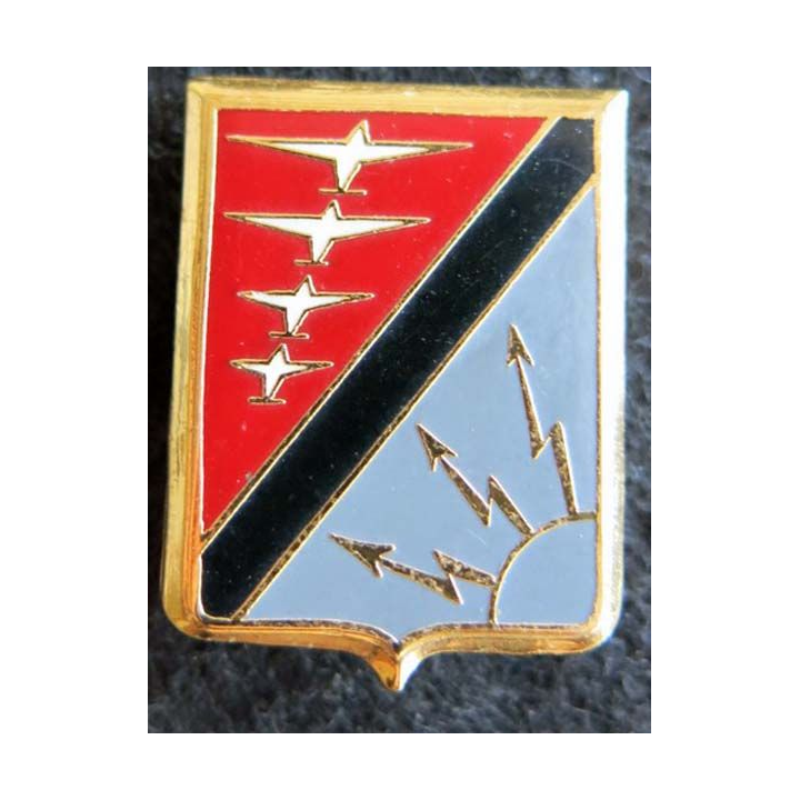 BA 902 : insigne métallique de la base aérienne 902 de Contrexeville de fabrication Drago Paris
