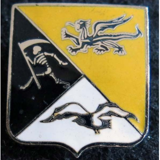 EC 02-002 : insigne métallique de l'escadron de chasse 02-002 Côte d'Or de fabrication Fia A. 1034 en émail