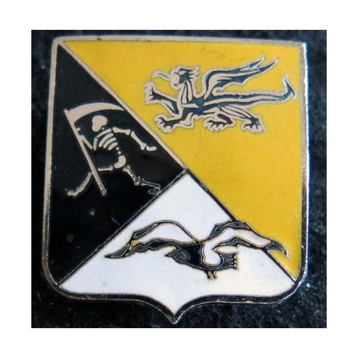 EC 02-002 : insigne métallique de l'escadron de chasse 02-002 Côte d'Or de fabrication Fia A. 1034 en émail