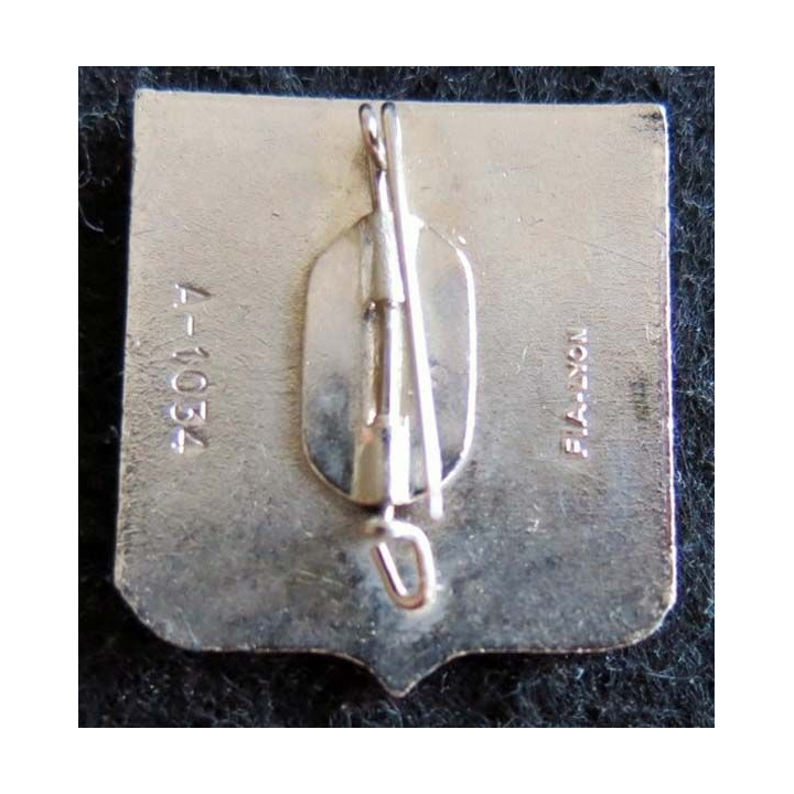 EC 02-002 : insigne métallique de l'escadron de chasse 02-002 Côte d'Or de fabrication Fia A. 1034 en émail