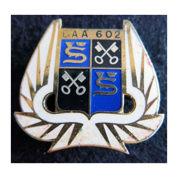 EAA 602 : insigne métallique de l'entrepôt de l'armée de l'air n° 602 de fabrication Drago A. 666