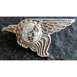BA 107 : insigne métallique de la base aérienne 107 Villacoublay de fabrication Drago Paris A. 938 en émail