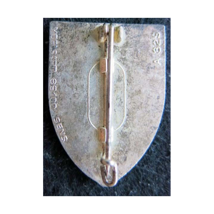 BA 942 : insigne métallique de la base aérienne 942 de Lyon de fabrication Delsart Sens A. 829 dos lisse argenté