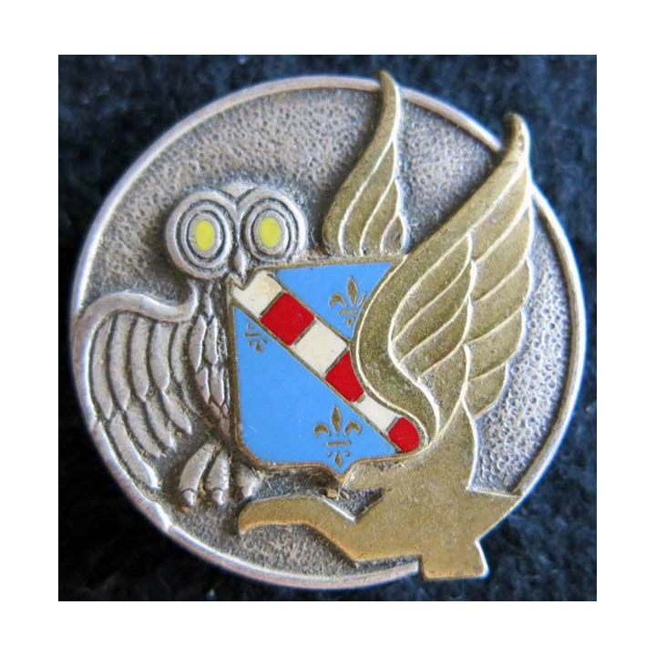 BA 105 : insigne métallique de la base aérienne 105 d'Évreux de fabrication Drago A. 1002 en émail