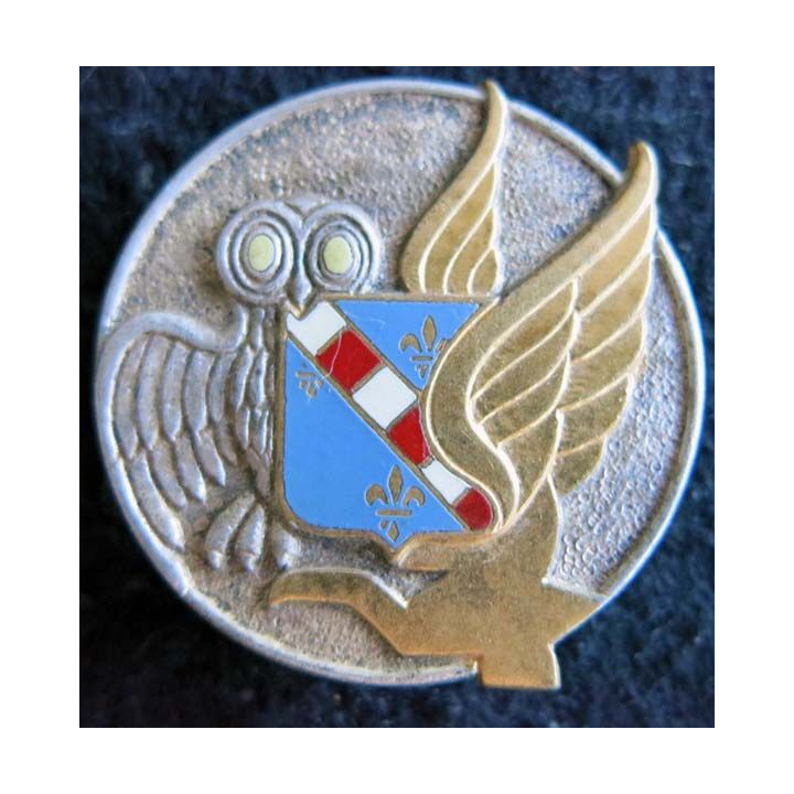 BA 105 : insigne métallique de la base aérienne 105 d'Évreux de fabrication Drago A. 1002 en émail