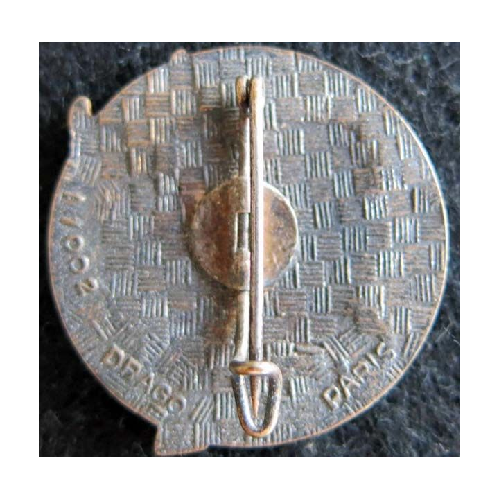 BA 105 : insigne métallique de la base aérienne 105 d'Évreux de fabrication Drago A. 1002 en émail