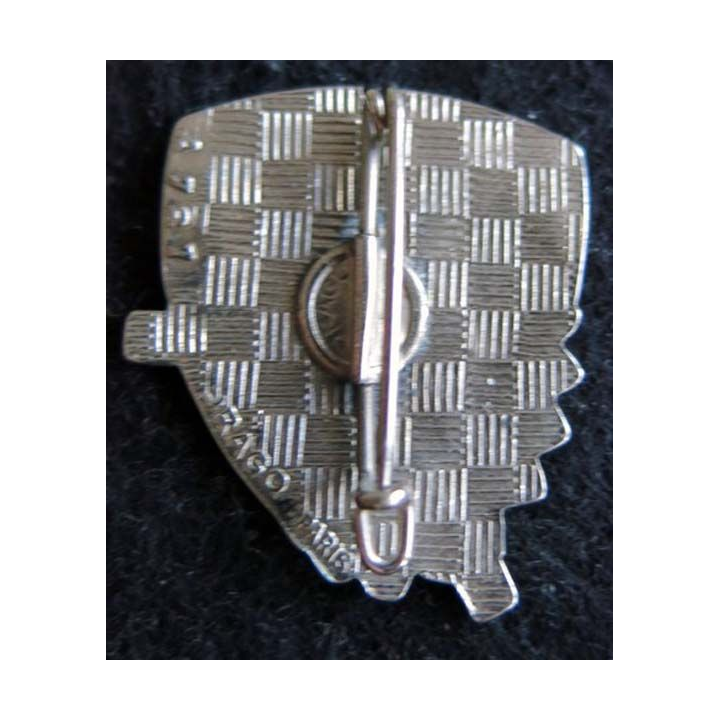 BE 725 : insigne métallique de la base école 725 de Chambéry de fabrication Delsart A. 787