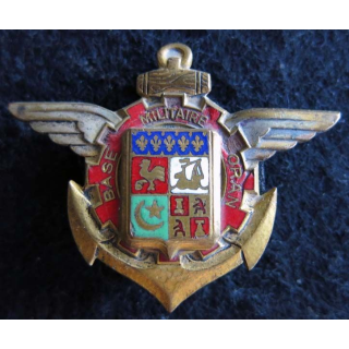 BMO : insigne métallique de la base militaire d'Oran fabrication Drago O.M H. 704 émail