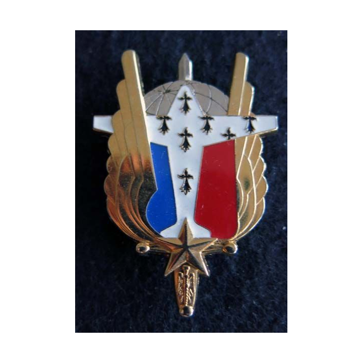 EAAT RENNES: insigne de l'escadrille avions de l'armée de terre à Rennes de fabrication Boussemart G. 4881