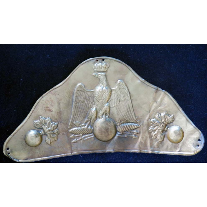 Plaque de bonnet à poil de grenadier (1° empire ?) en cuivre jaune