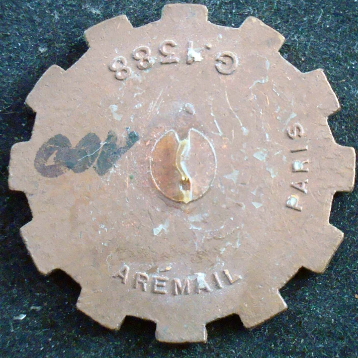 Insigne 111° cie de Q.G du territoire de fabrication Aremail G. 1388