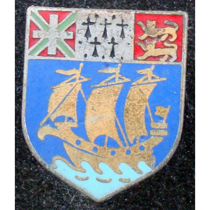 écu de la gendarmerie de Saint Pierre et Miquelon de fabrication A.B G. 2104 en émail