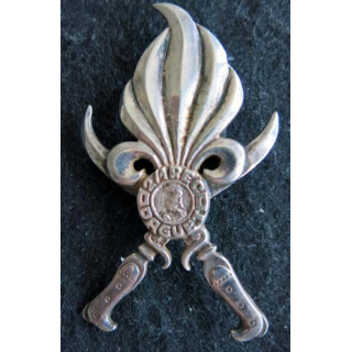 1° REC  : Insigne métallique du 2° escadron du 1° Régiment étranger de cavalerie DAGUET Th. Maitre argent