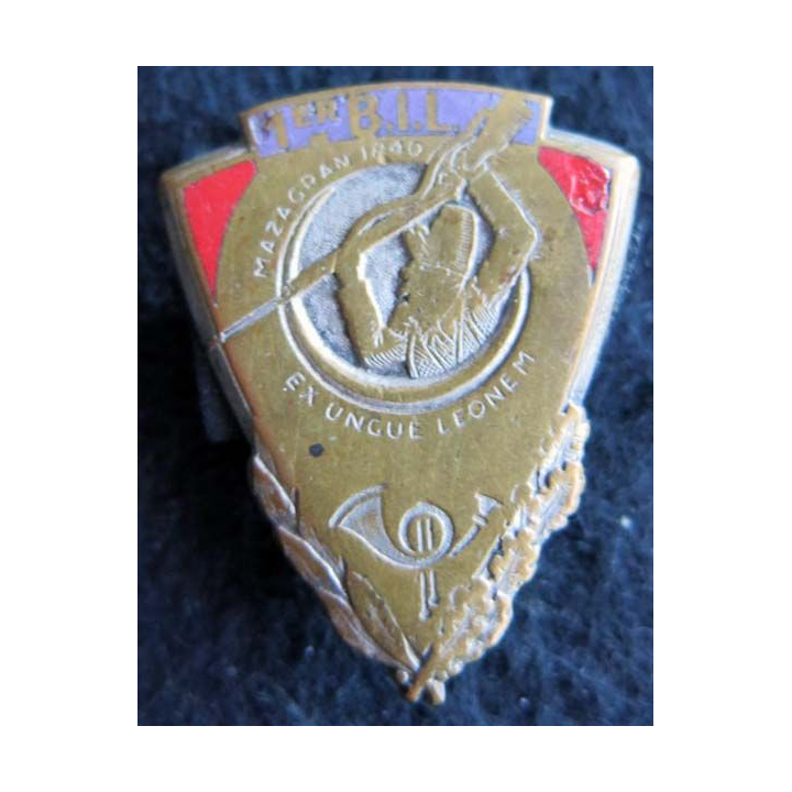 1° BIL : insigne métallique du 1° régiment d'Infanterie légère (d'Afrique) de fabrication Drago Béranger émail